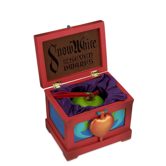 Disney Snow White Jeweled Poison Apple ornament in Evil Queen Heart Box NIB - Picture 4 of 5